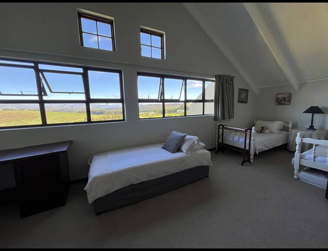 5 BEDROOM GATED ESTATE FOR SALE IN UNDERBERG